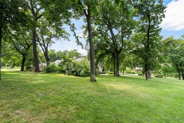 4401 Oak Road, Tulsa, OK 74105