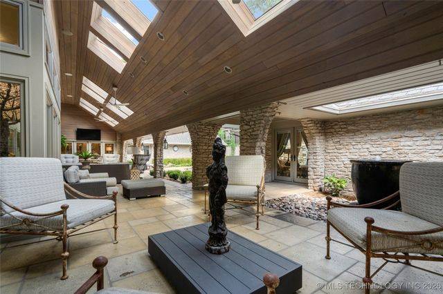 4401 Oak Road, Tulsa, OK 74105