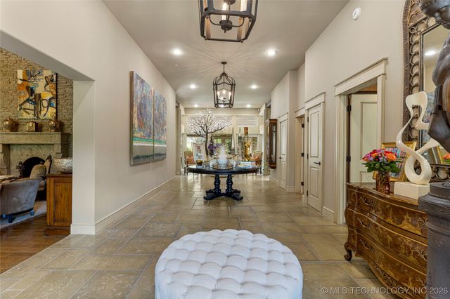 4401 Oak Road, Tulsa, OK 74105