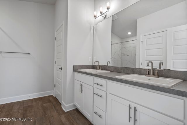 8390 HELMSLEY Boulevard, Jacksonville, FL 32119