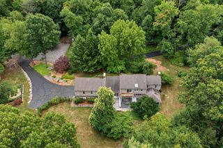 2 Sutton Pl, Acton, MA 01720