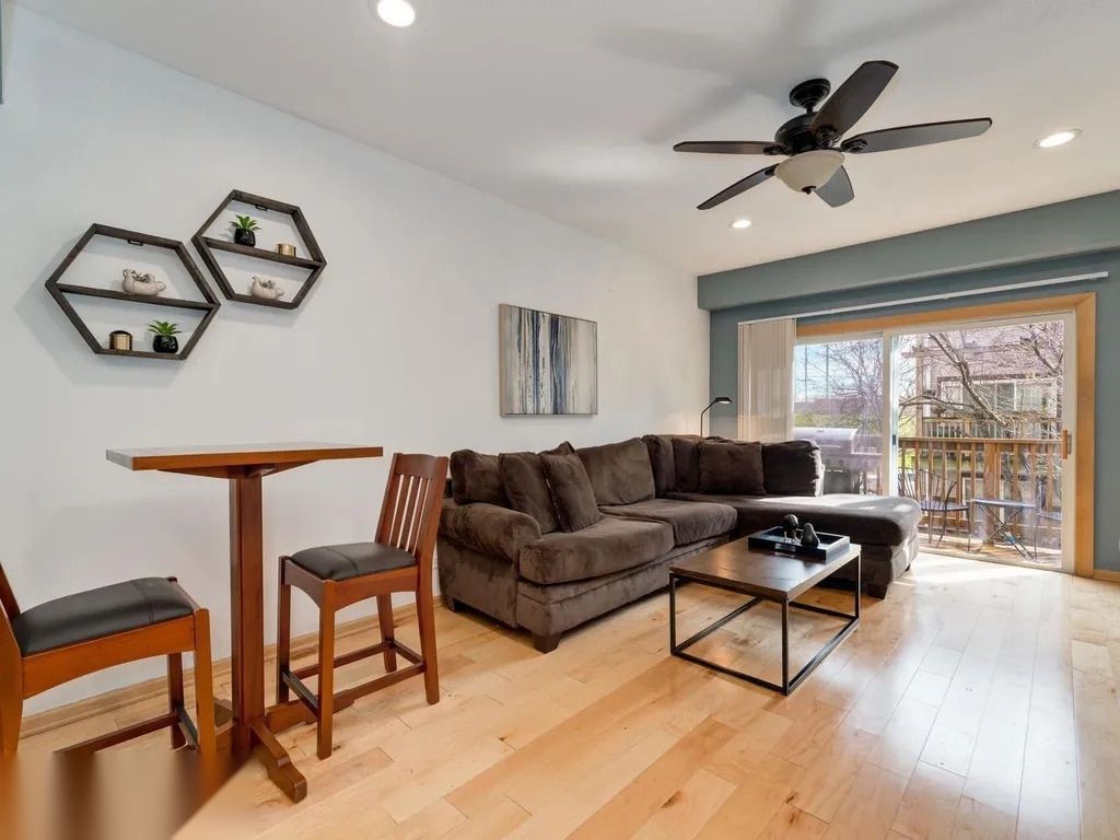 1540 N Greenview Avenue F, Chicago, IL 60642 — photo 2