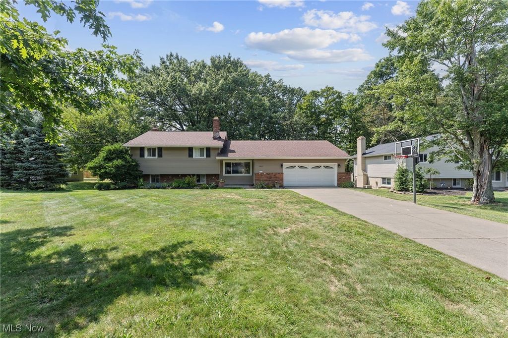 1062 Belwood Drive, Highland Heights, OH 44143