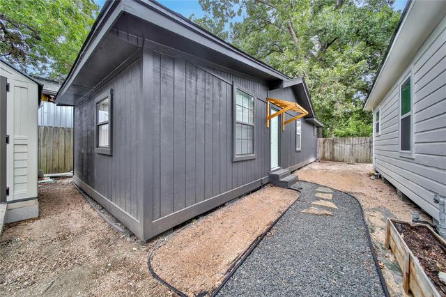 1710 Shelby Street A, Houston, TX 77009