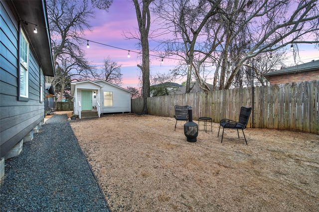 1710 Shelby Street A, Houston, TX 77009