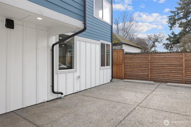 503 NE 42nd Street, Seattle, WA 98105