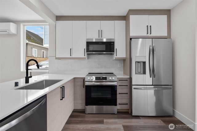 503 NE 42nd Street, Seattle, WA 98105