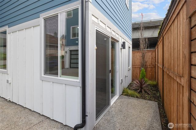 503 NE 42nd Street, Seattle, WA 98105