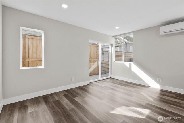 503 NE 42nd Street, Seattle, WA 98105