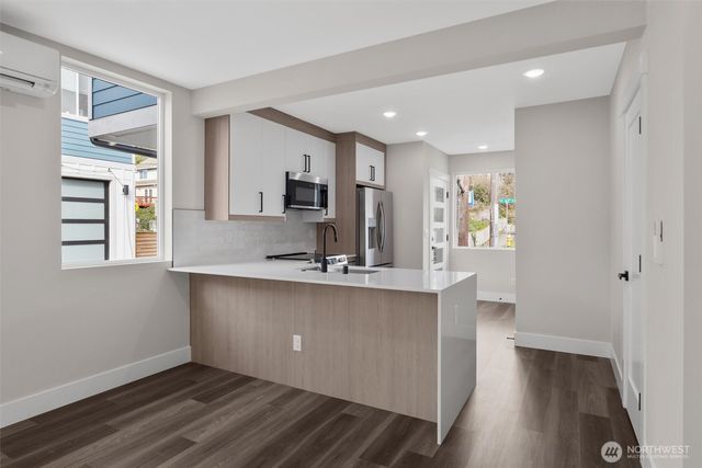 503 NE 42nd Street, Seattle, WA 98105