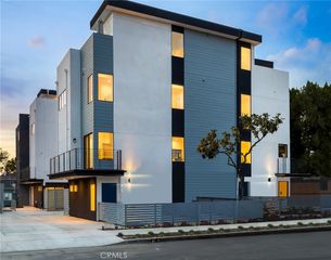 229 1/2 N Burlington Avenue, Los Angeles, CA 90026