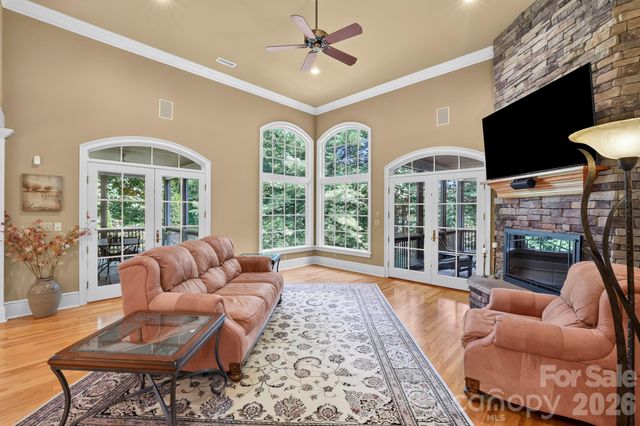 168 Chattooga Run, Hendersonville, NC 28739