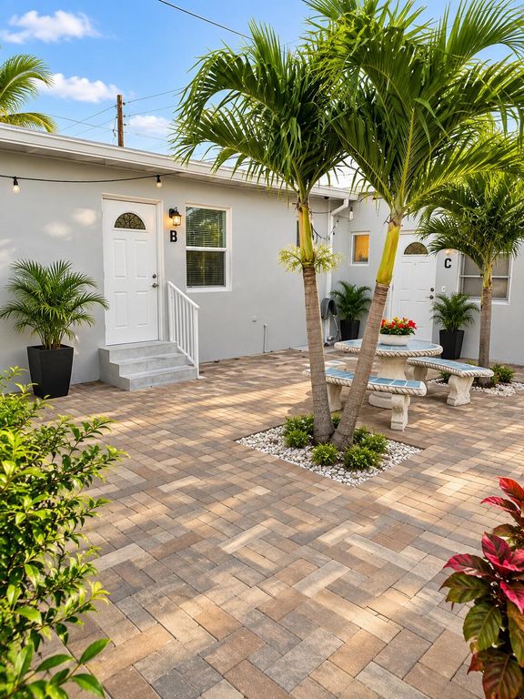 320 S K Street B, Lake Worth, FL 33460