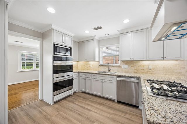 1134 Thornton Road, Houston, TX 77018