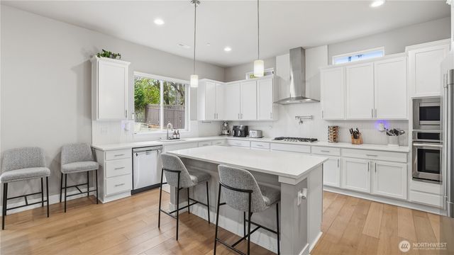 611 20th Avenue Ct SW, Puyallup, WA 98371