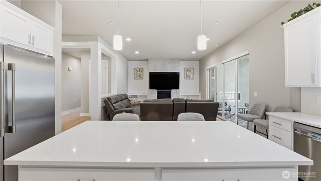 611 20th Avenue Ct SW, Puyallup, WA 98371