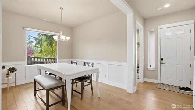 611 20th Avenue Ct SW, Puyallup, WA 98371