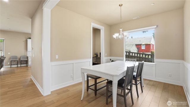 611 20th Avenue Ct SW, Puyallup, WA 98371