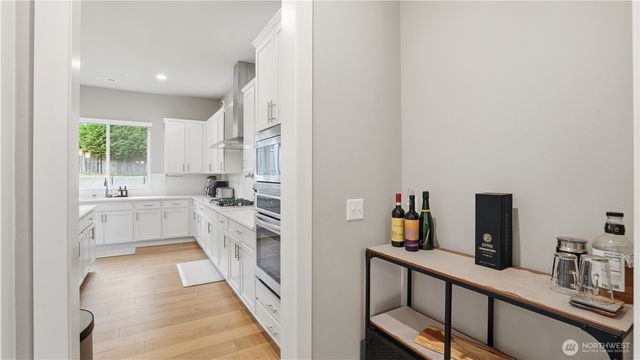 611 20th Avenue Ct SW, Puyallup, WA 98371