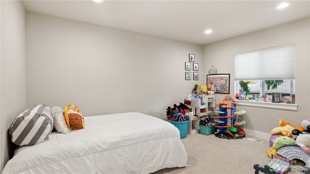 611 20th Avenue Ct SW, Puyallup, WA 98371