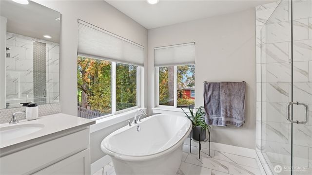 611 20th Avenue Ct SW, Puyallup, WA 98371