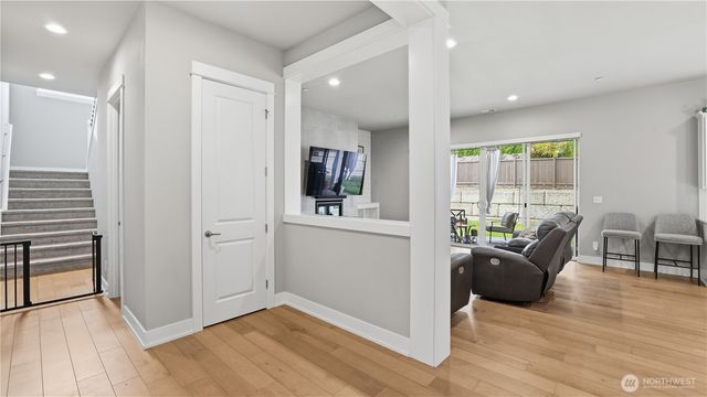 611 20th Avenue Ct SW, Puyallup, WA 98371