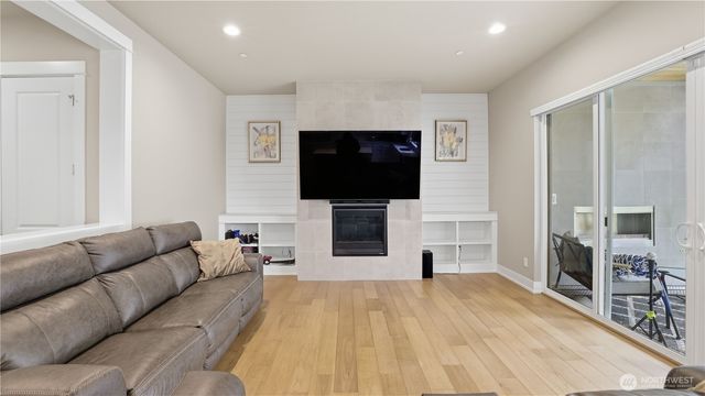 611 20th Avenue Ct SW, Puyallup, WA 98371