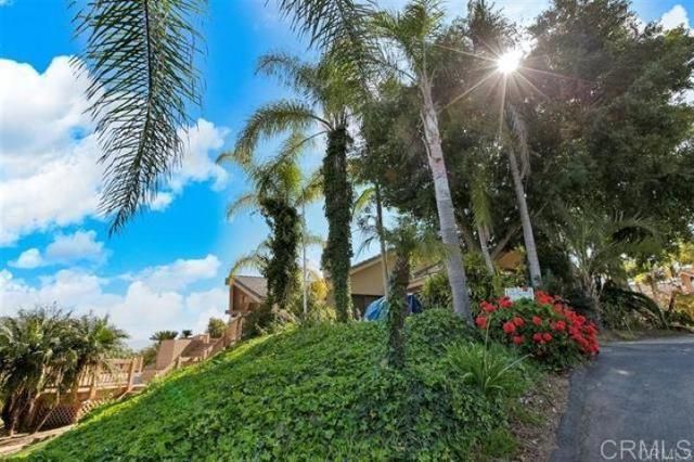 2081 Elevado Road, Vista, CA 92084