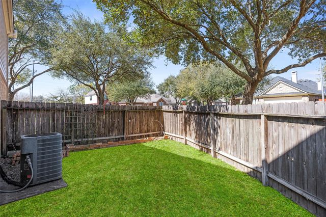 9526 Wakefield Village Drive, Houston, TX 77095