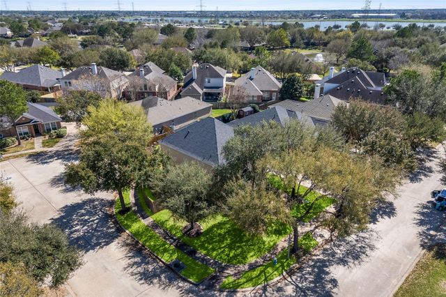 9526 Wakefield Village Drive, Houston, TX 77095