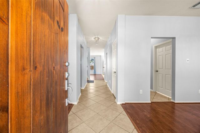 9526 Wakefield Village Drive, Houston, TX 77095