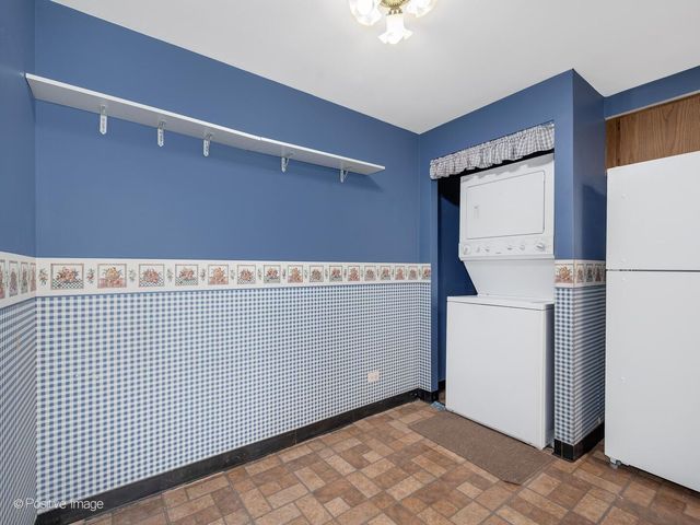 6340 Americana Drive 911, Willowbrook, IL 60527
