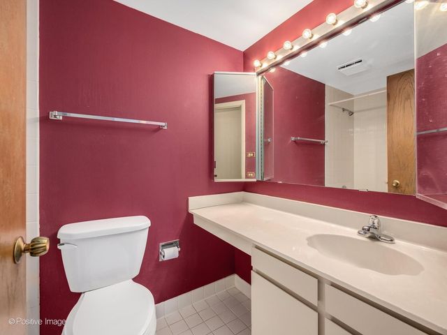 6340 Americana Drive 911, Willowbrook, IL 60527