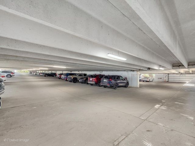 6340 Americana Drive 911, Willowbrook, IL 60527