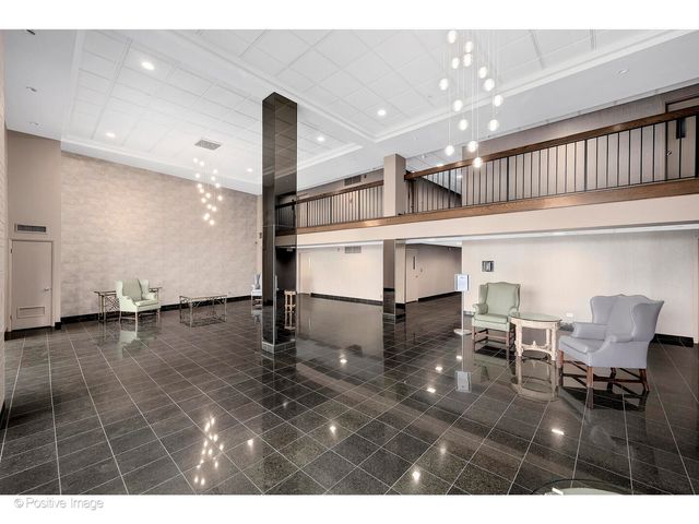 6340 Americana Drive 911, Willowbrook, IL 60527