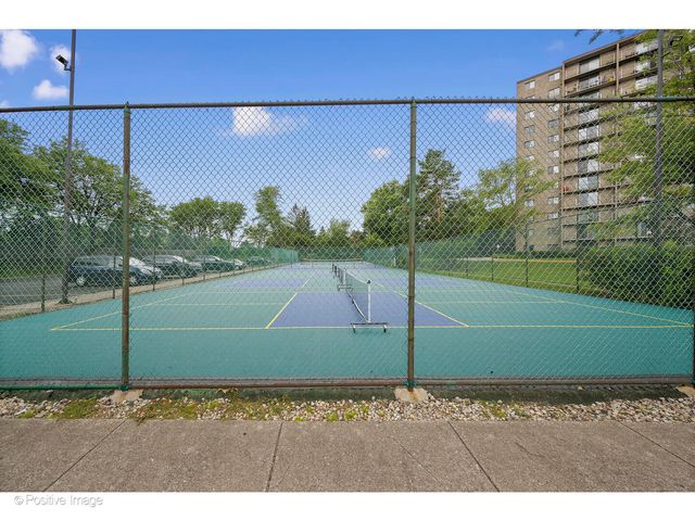 6340 Americana Drive 911, Willowbrook, IL 60527