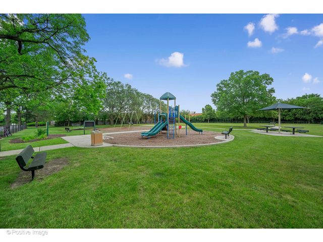 6340 Americana Drive 911, Willowbrook, IL 60527