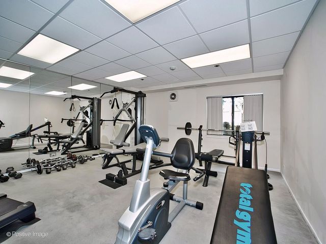 6340 Americana Drive 911, Willowbrook, IL 60527
