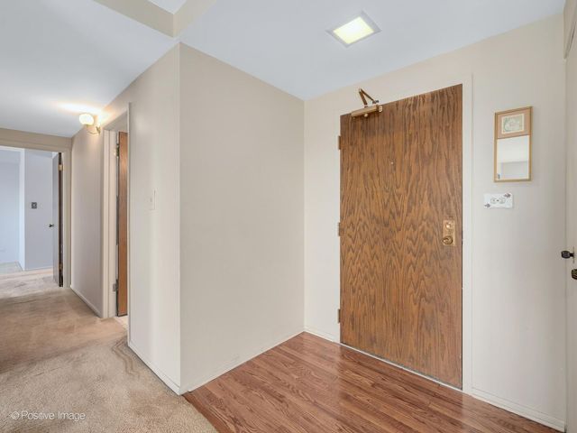 6340 Americana Drive 911, Willowbrook, IL 60527