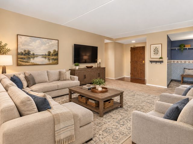 6340 Americana Drive 911, Willowbrook, IL 60527