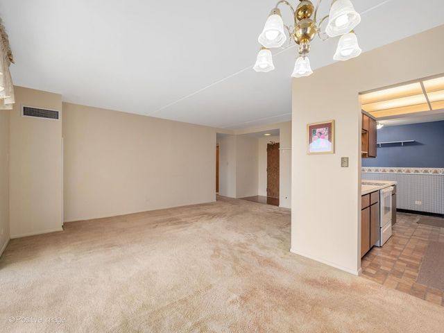 6340 Americana Drive 911, Willowbrook, IL 60527