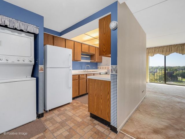 6340 Americana Drive 911, Willowbrook, IL 60527
