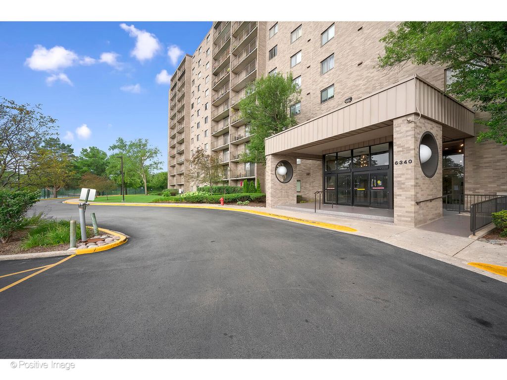 6340 Americana Drive 911, Willowbrook, IL 60527 — photo 2