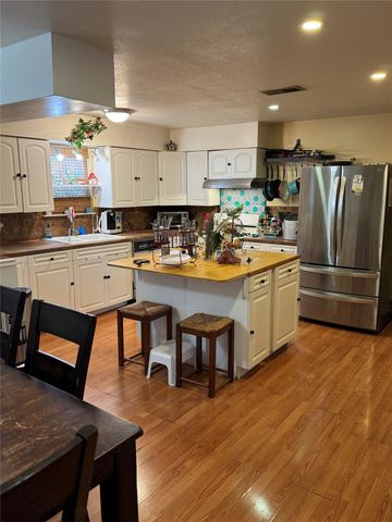 3421 Colorado Avenue, Dickinson, TX 77539