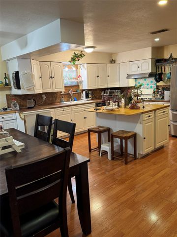 3421 Colorado Avenue, Dickinson, TX 77539