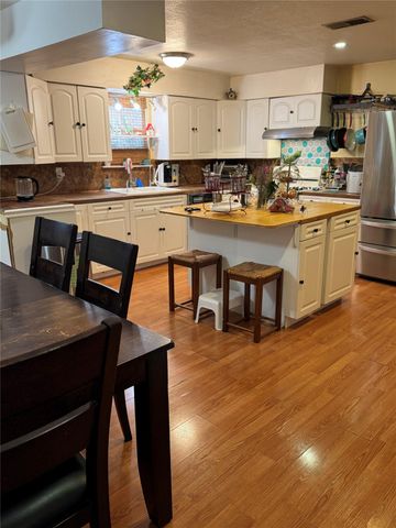 3421 Colorado Avenue, Dickinson, TX 77539
