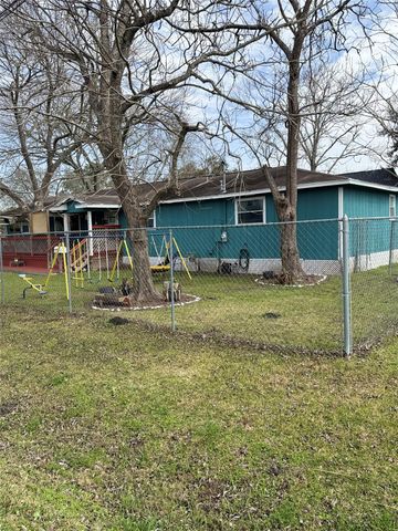3421 Colorado Avenue, Dickinson, TX 77539
