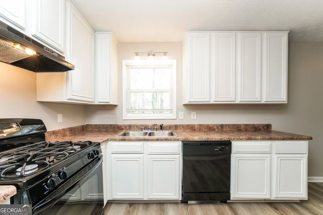 2704 Laurel View Drive, Snellville, GA 30039