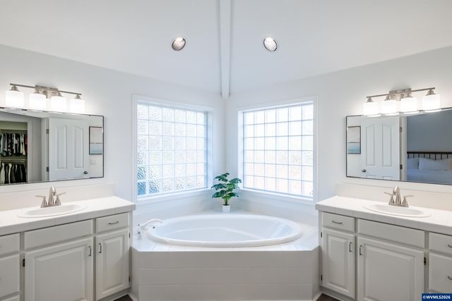 1369 Hidden Creek Dr NE, Keizer, OR 97303