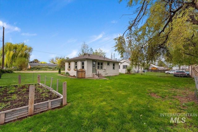 424 8th St N, Nampa, ID 83687
